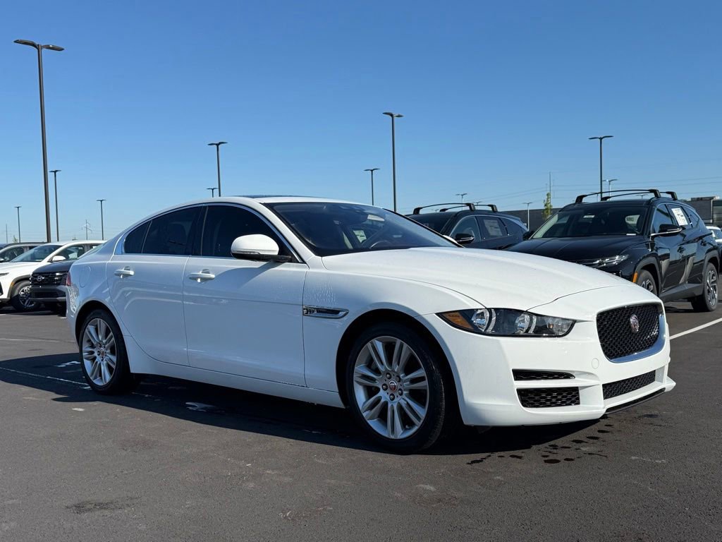 Used 2019 Jaguar XE Premium RWD image 3