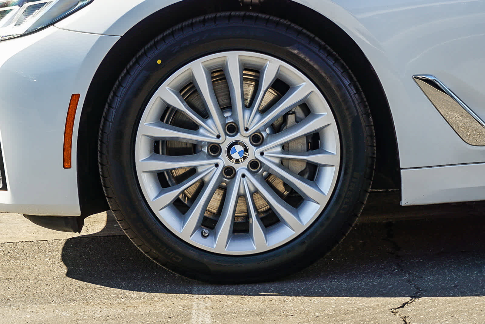 Certified 2023 BMW 530i w/ Premium Package image 9