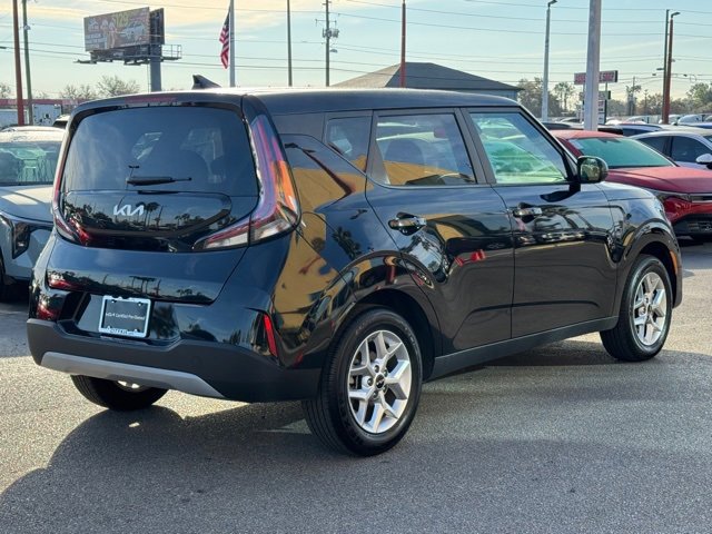 Certified 2025 Kia Soul LX image 5