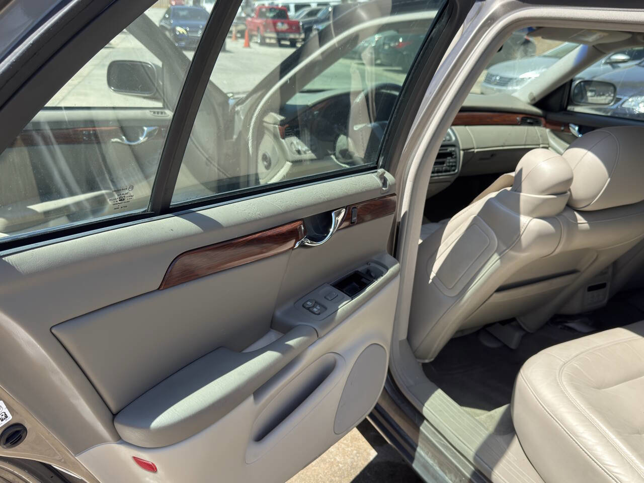 Used 2003 Cadillac De Ville w/ Comfort & Convenience Package FWD image 26