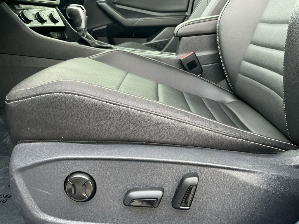 Used 2022 Volkswagen Jetta SE w/ Panoramic Sunroof Package image 22