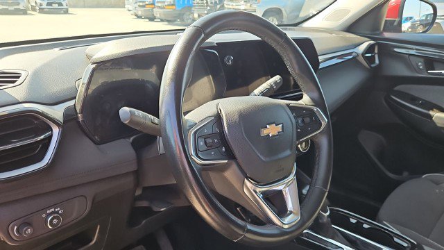 Used 2024 Chevrolet TrailBlazer LT w/ Convenience Package FWD image 11