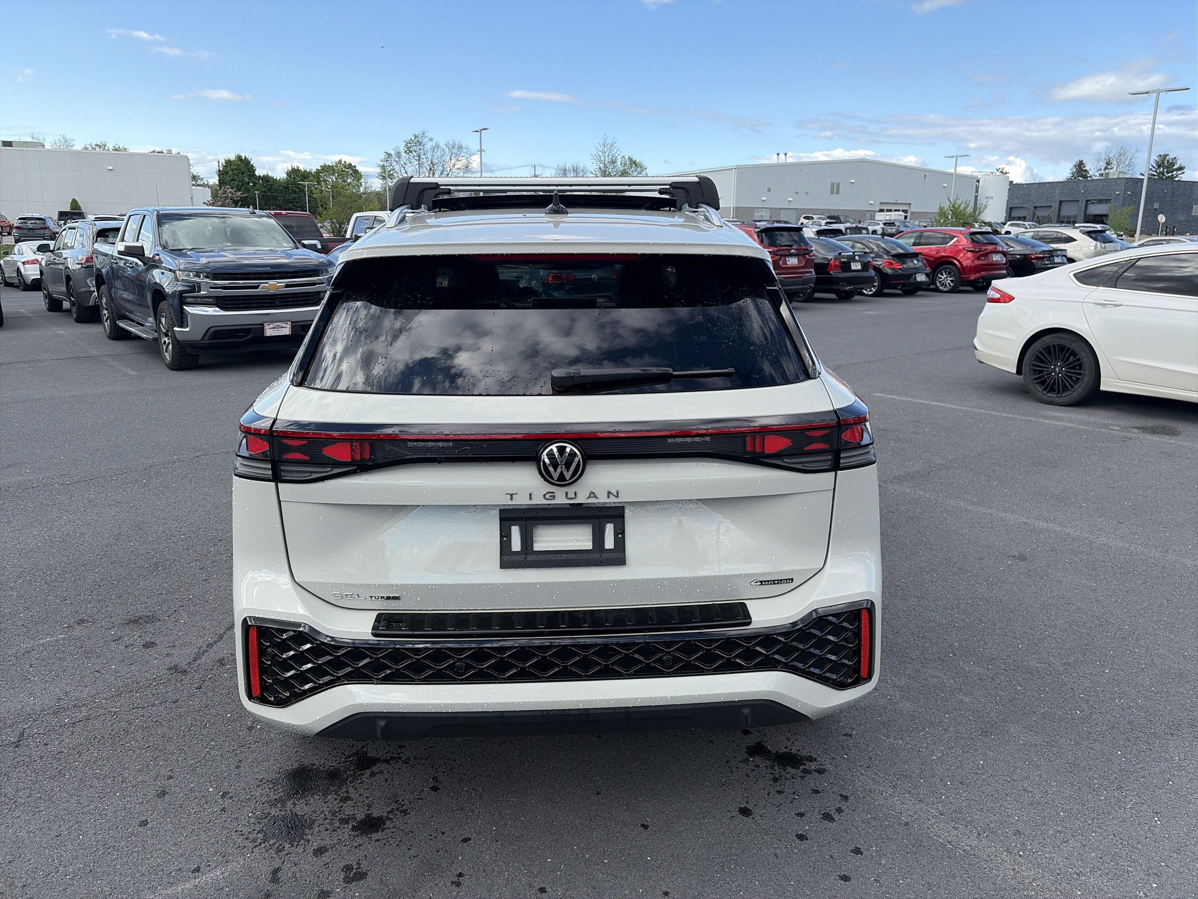 Used 2026 Volkswagen Tiguan SEL R-Line AWD/4WD image 6