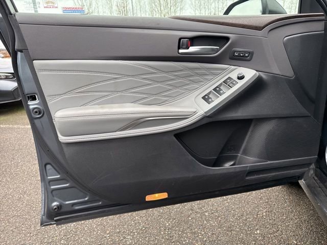 Used 2019 Toyota Avalon Limited image 14