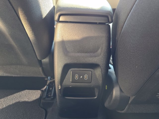 Used 2025 Hyundai Venue SEL FWD image 32