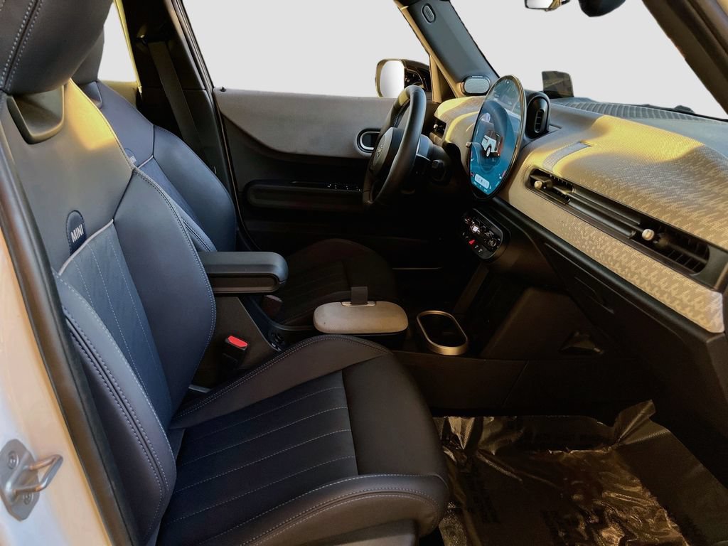 Used 2025 MINI Cooper 4-Door Hardtop FWD image 27