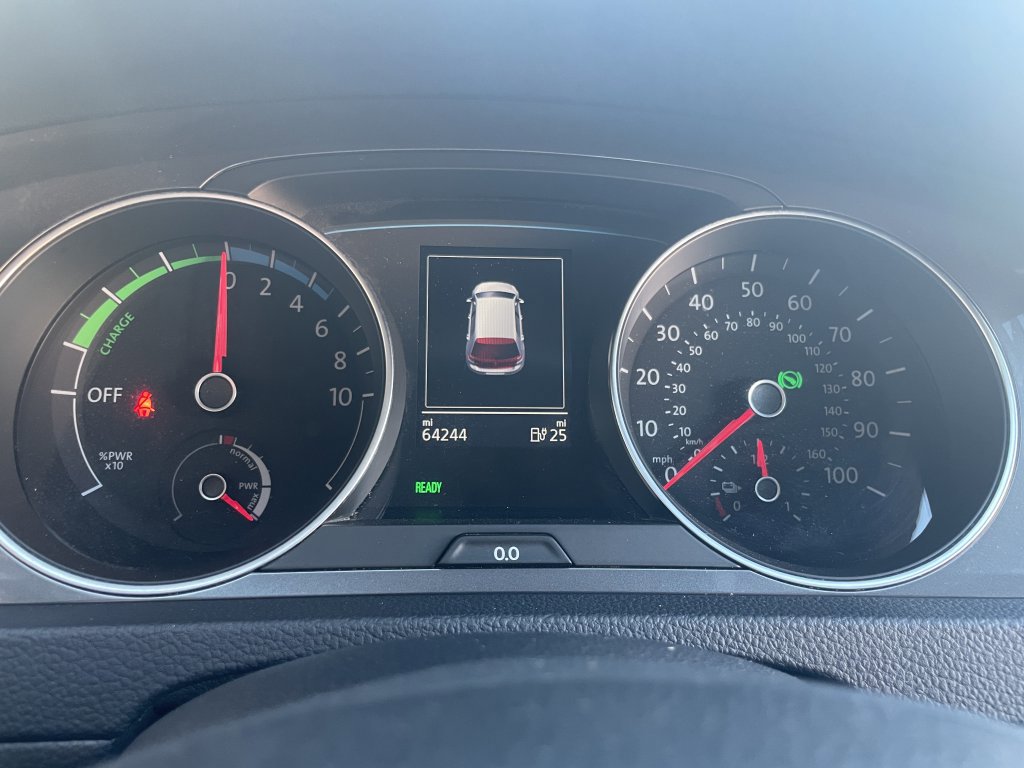 Used 2016 Volkswagen e-Golf SE w/ DC Fast Charging Package image 21