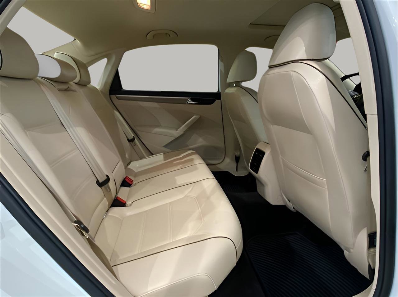 Used 2018 Volkswagen Passat 2.0T SE image 21