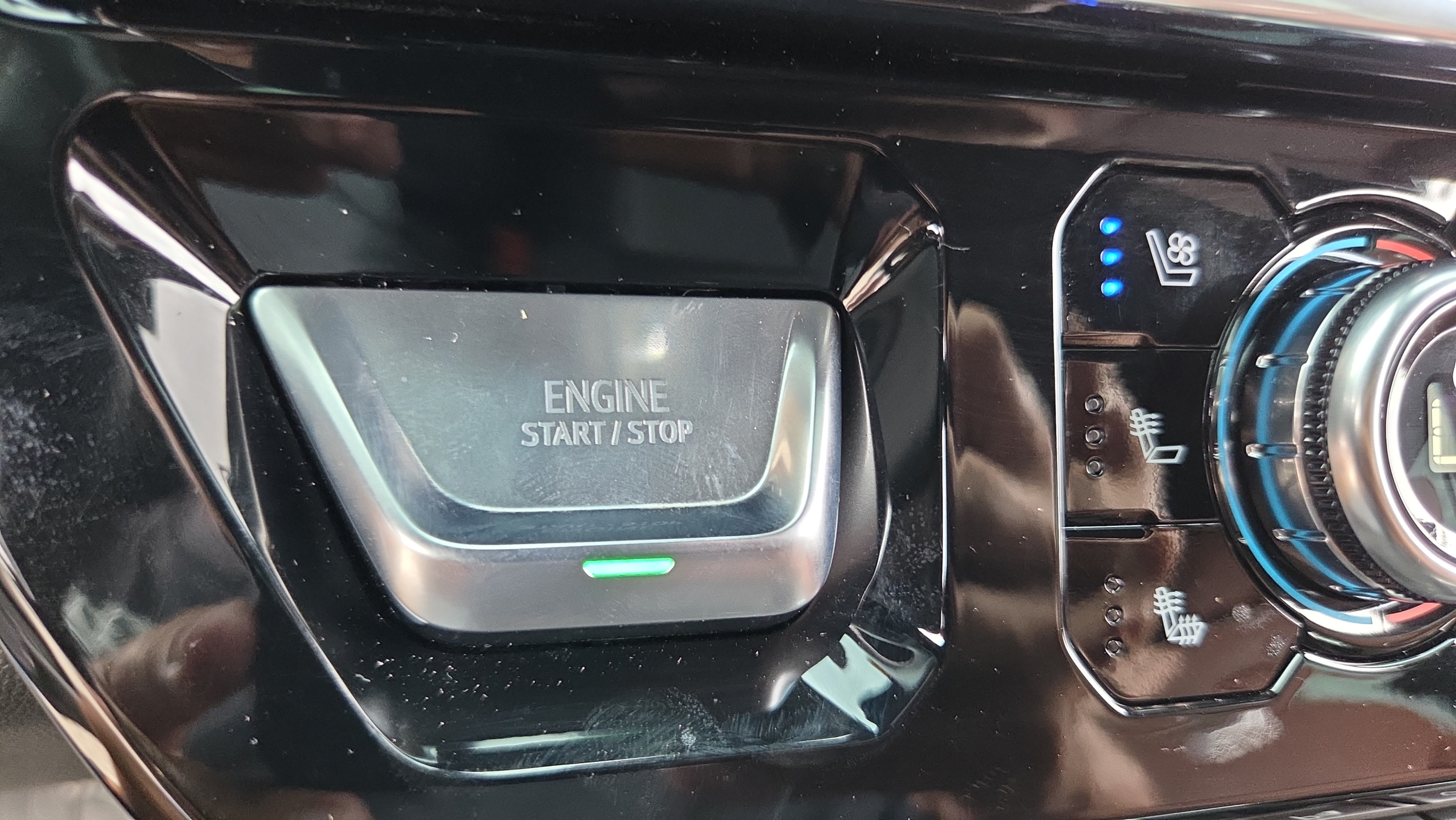 Used 2024 GMC Sierra 3500 Denali Ultimate AWD/4WD image 35