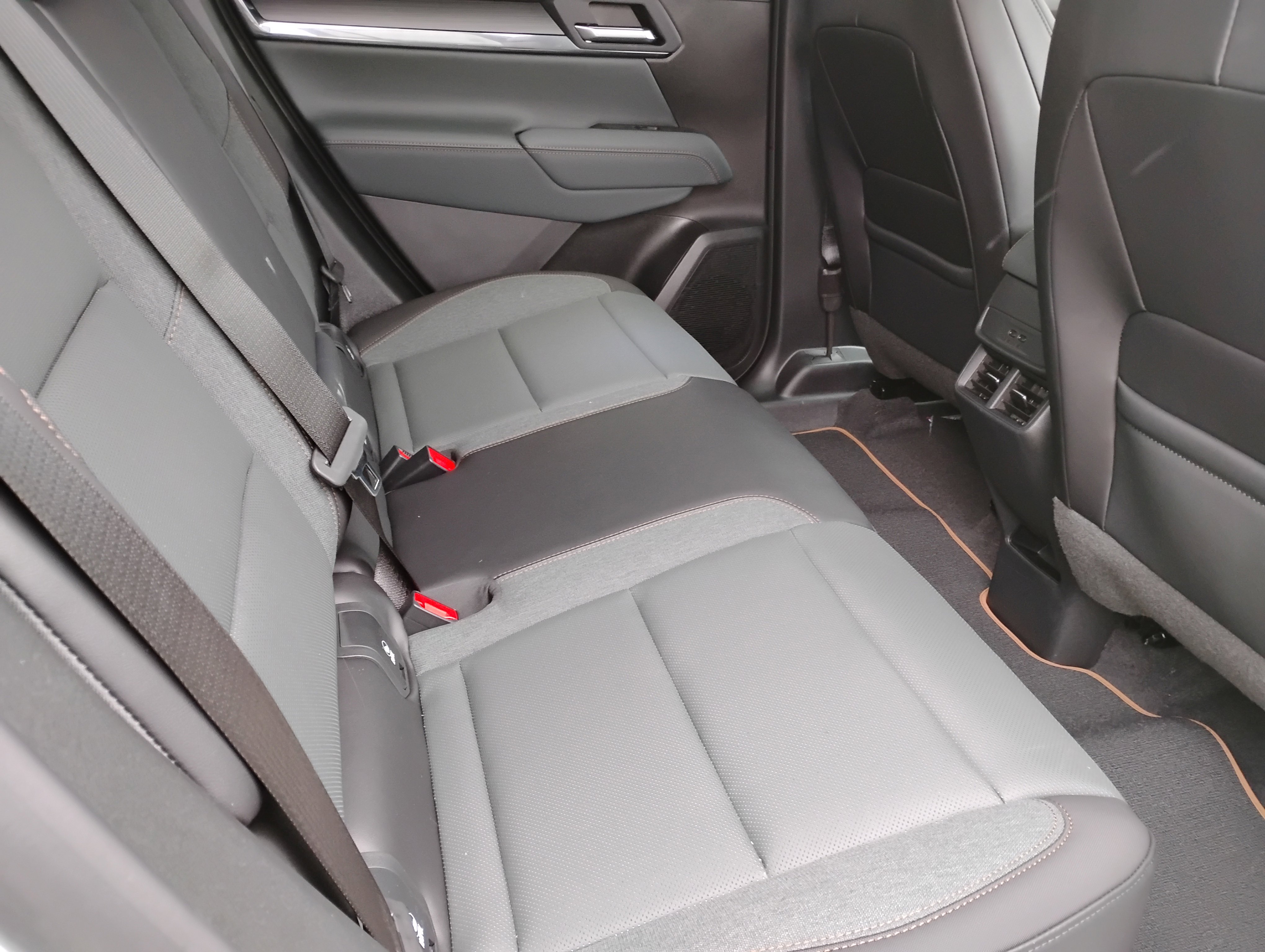 New 2026 GMC Terrain AT4 w/ LPO, Black Badging Package image 19