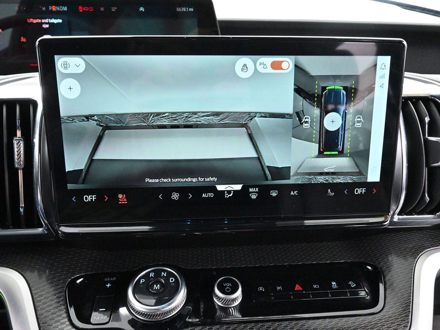 Used 2025 Ford Expedition Platinum w/ Stealth Performance Package image 28