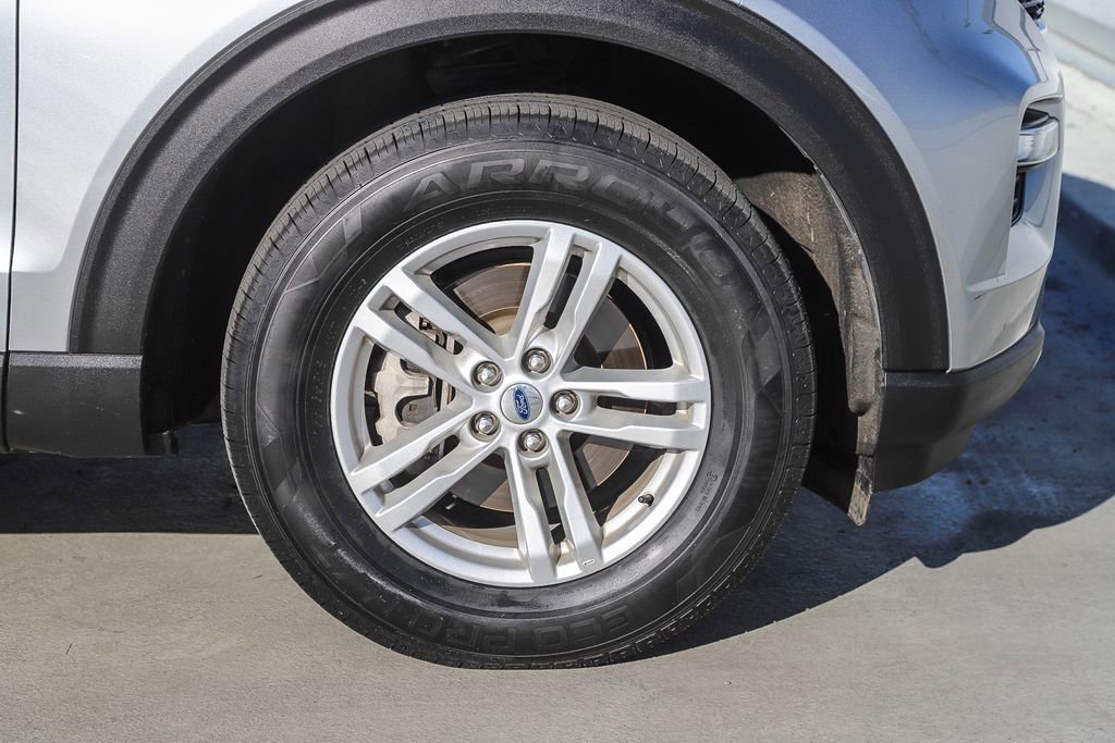 Used 2024 Ford Explorer XLT w/ Equipment Group 202A AWD/4WD image 11