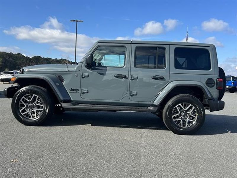 New 2026 Jeep Wrangler Unlimited Sahara AWD/4WD image 4