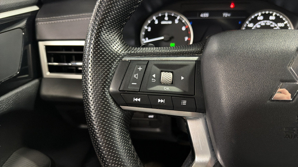 Used 2024 Mitsubishi Outlander SE Black Edition AWD/4WD image 22