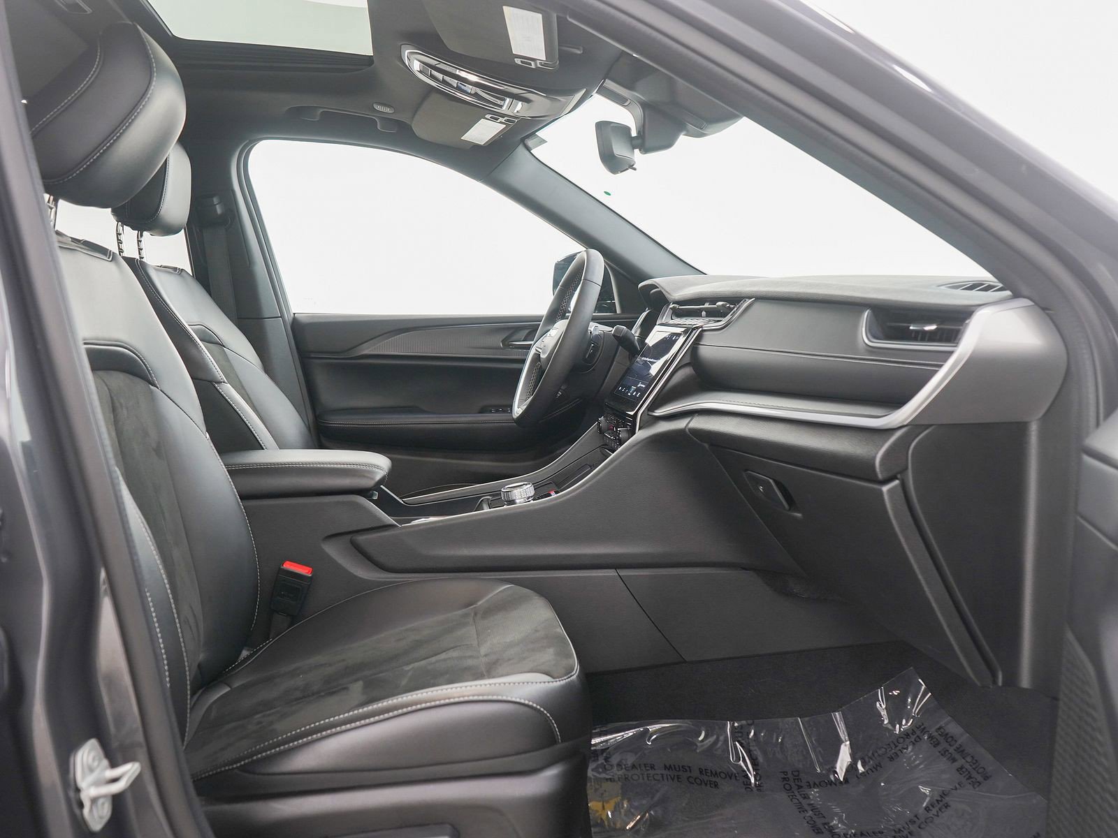 Used 2024 Jeep Grand Cherokee Altitude image 11