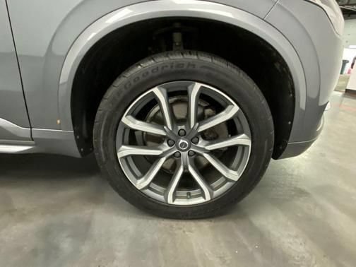 Used 2017 Volvo XC90 T6 Momentum w/ Vision Package AWD/4WD image 16
