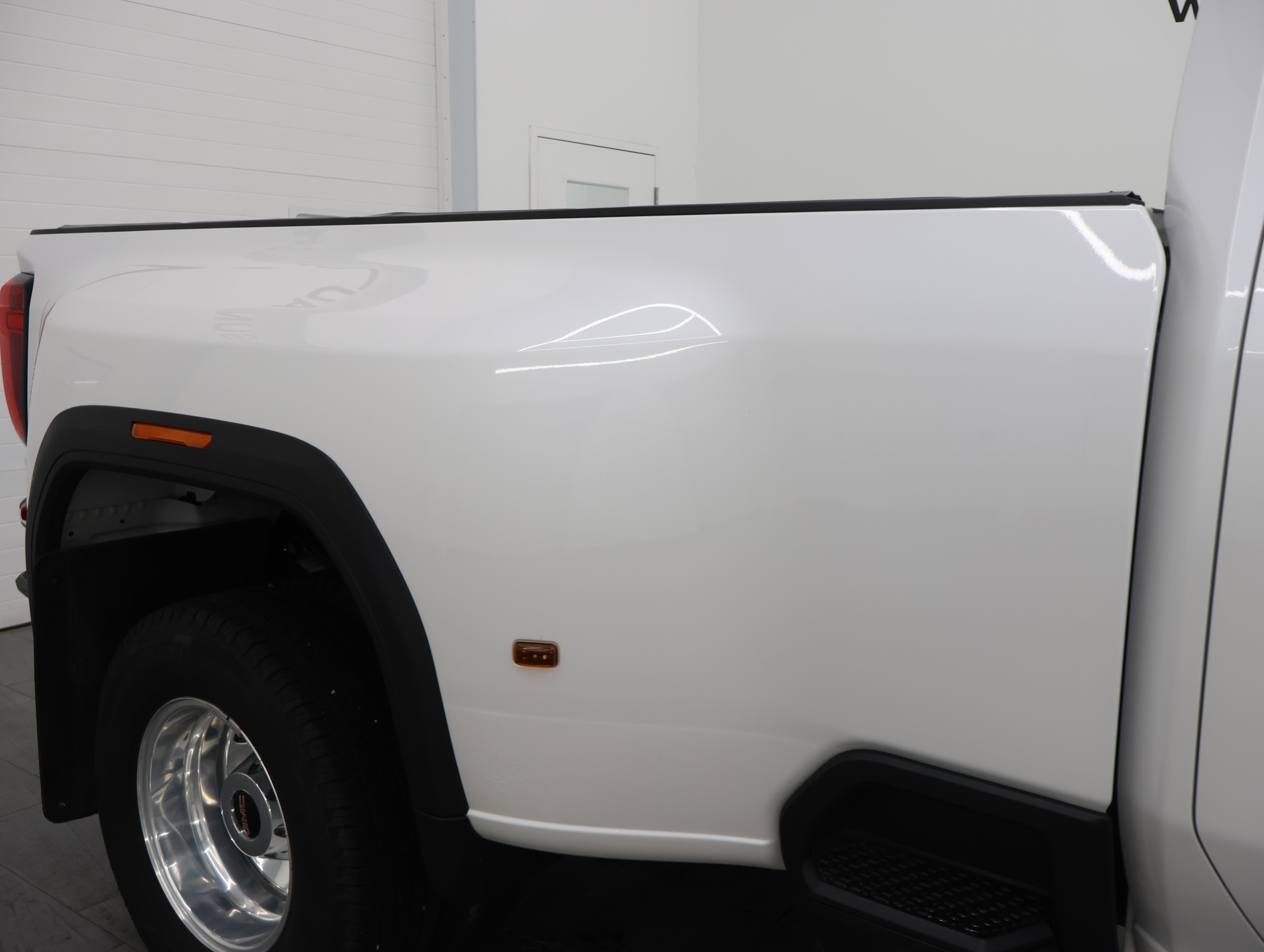 Used 2022 GMC Sierra 3500 Denali w/ Denali Ultimate Package AWD/4WD image 31