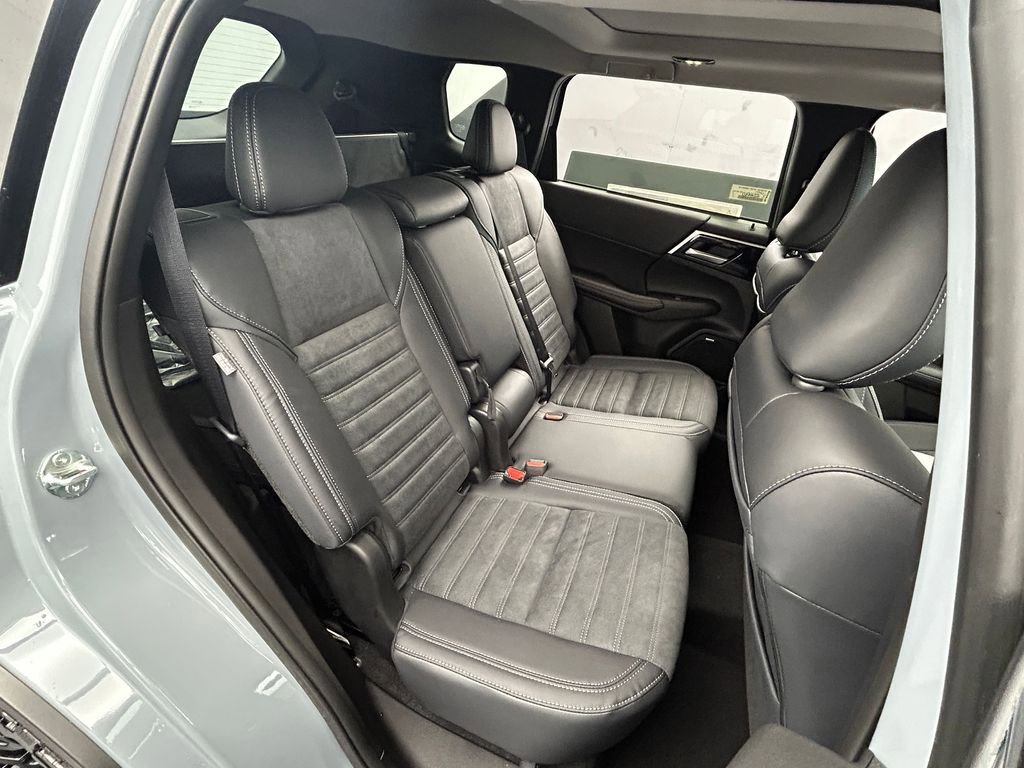 New 2025 Mitsubishi Outlander AWD image 50