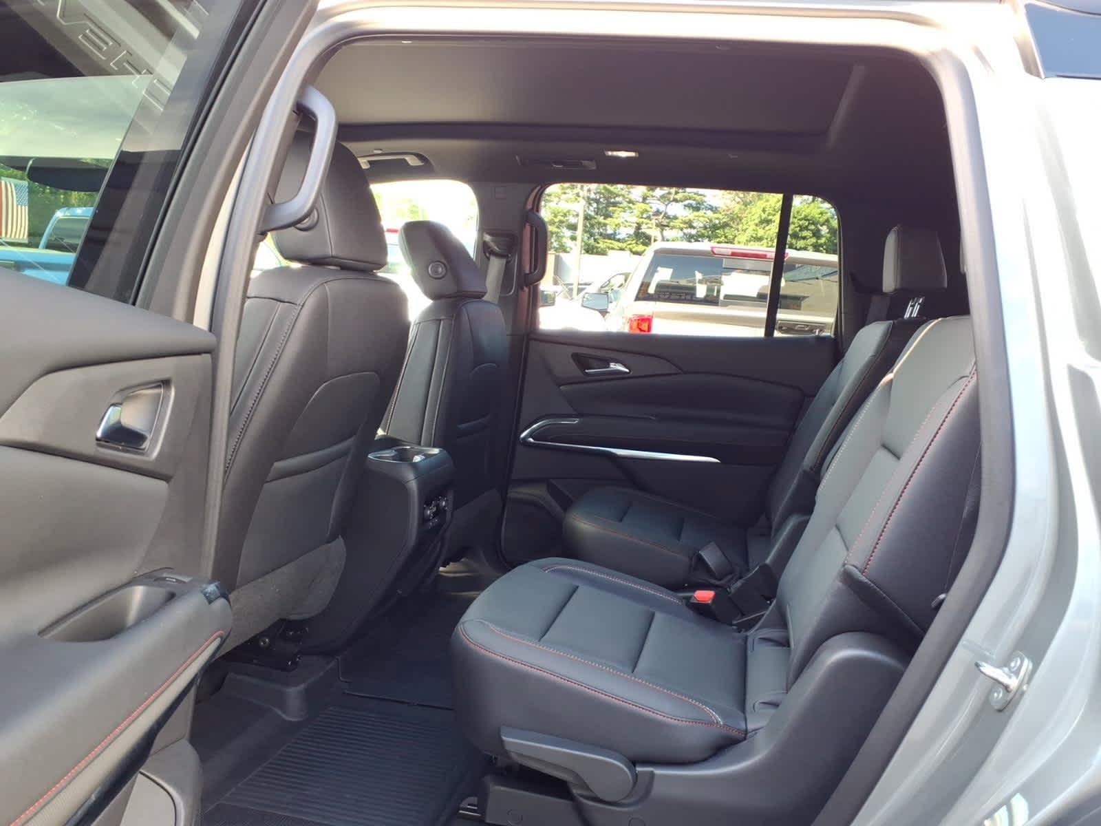 Used 2026 Chevrolet Traverse Z71 w/ LPO, Floor Liner Package AWD/4WD image 17