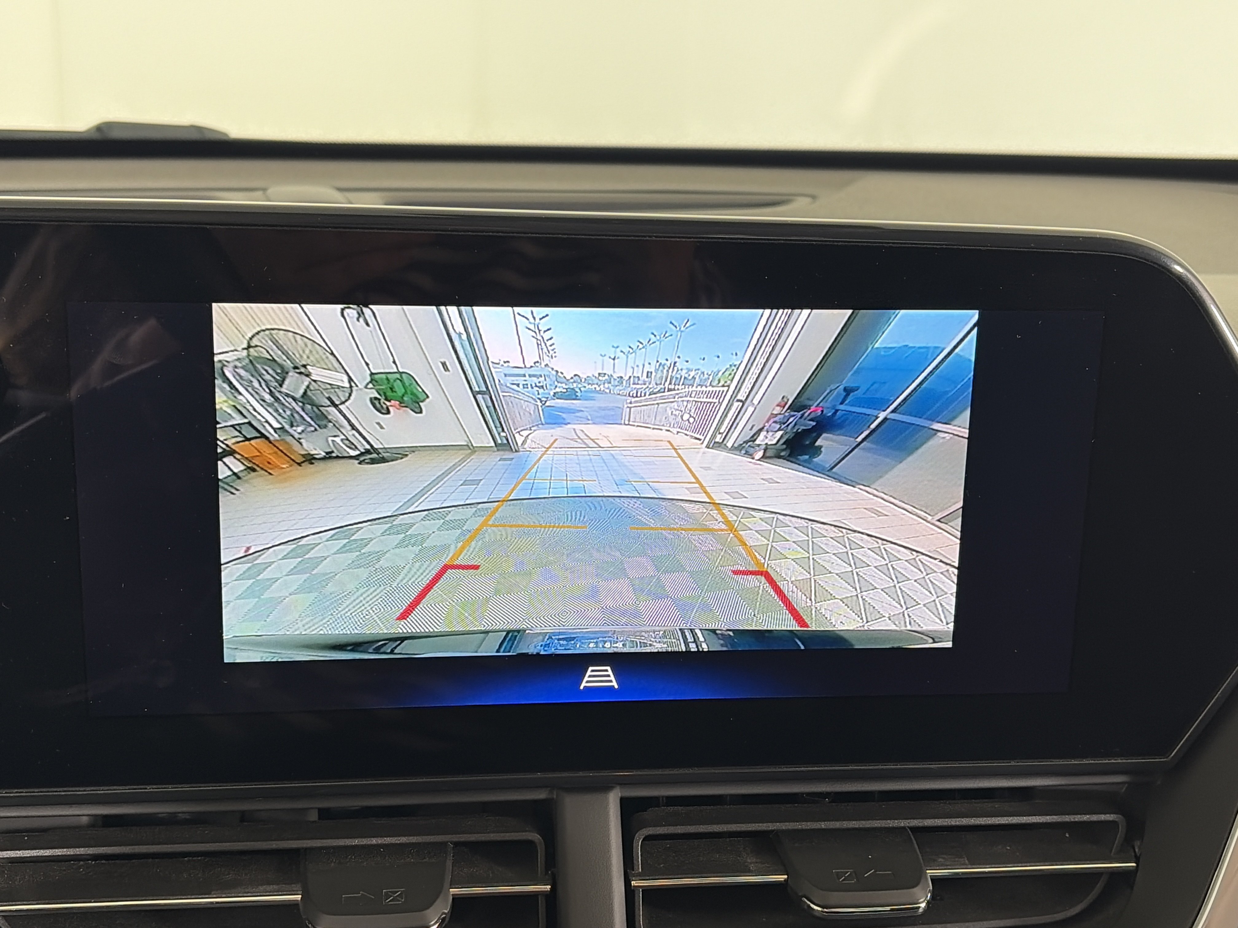 Used 2024 Chevrolet Trax LT w/ Driver Confidence Package FWD image 20