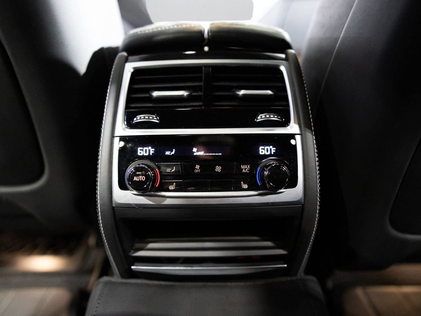 Used 2022 BMW ALPINA B7 xDrive w/ Interior Design Package AWD/4WD image 32