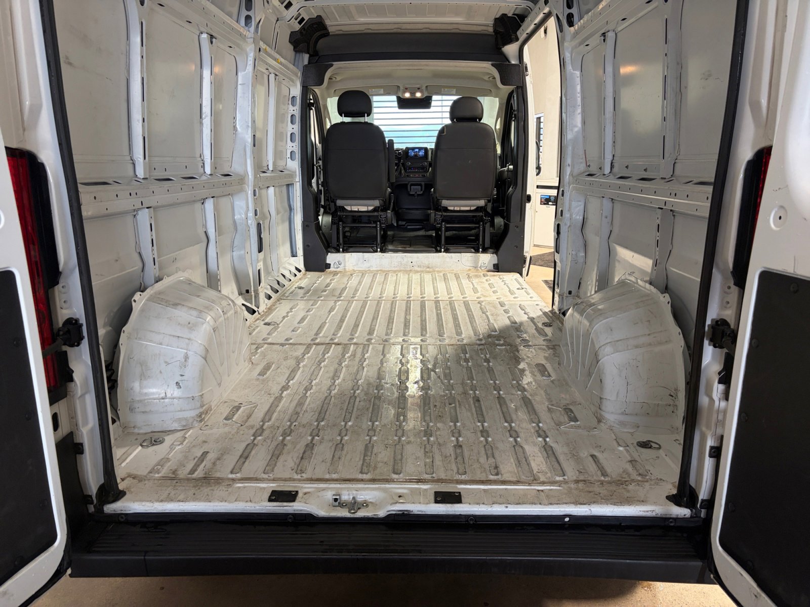 Used 2025 RAM ProMaster 3500 w/ Convenience Group image 19