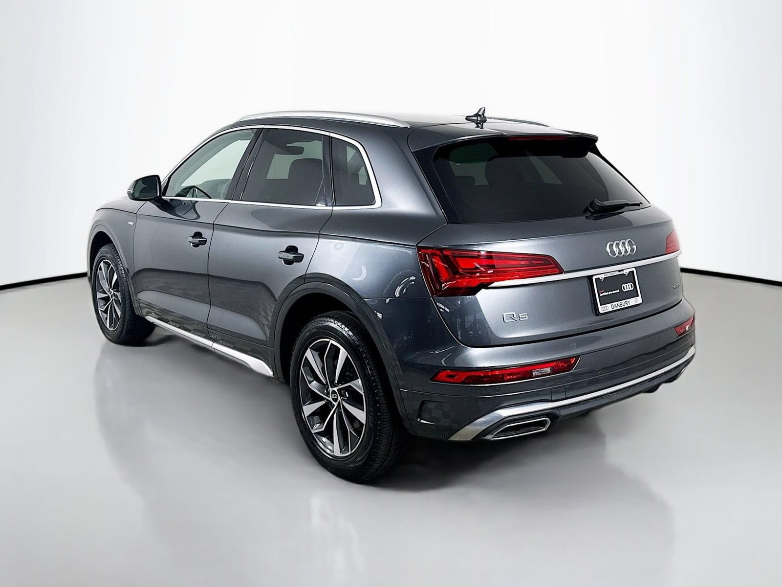 Certified 2023 Audi Q5 2.0T Premium w/ Convenience Package AWD/4WD image 3