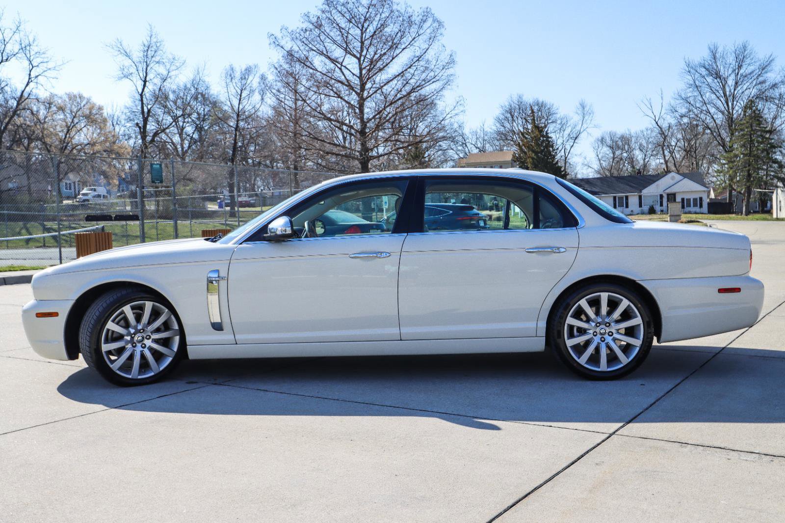 Used 2008 Jaguar XJ8 L image 4