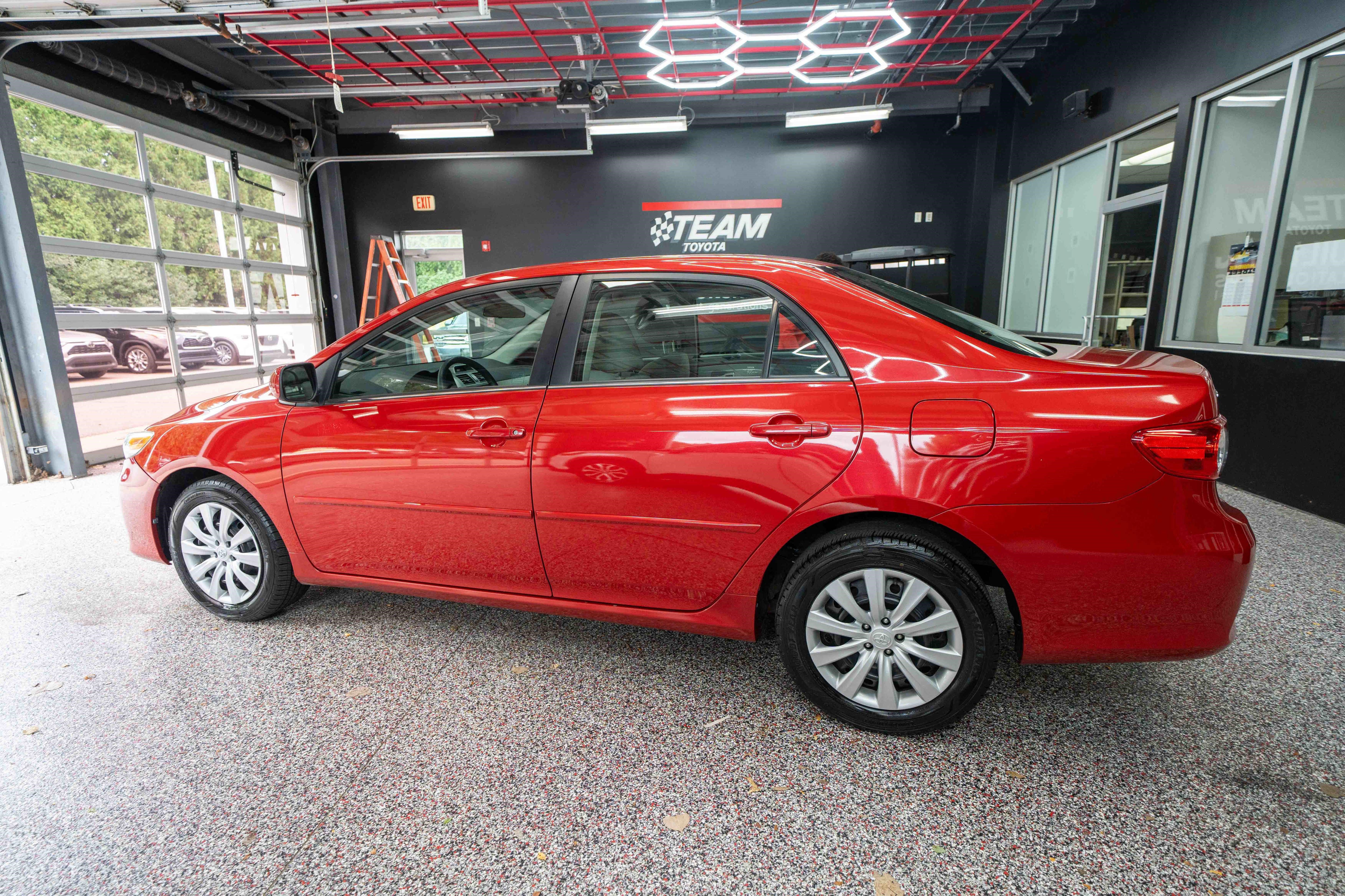Used 2013 Toyota Corolla LE FWD image 2