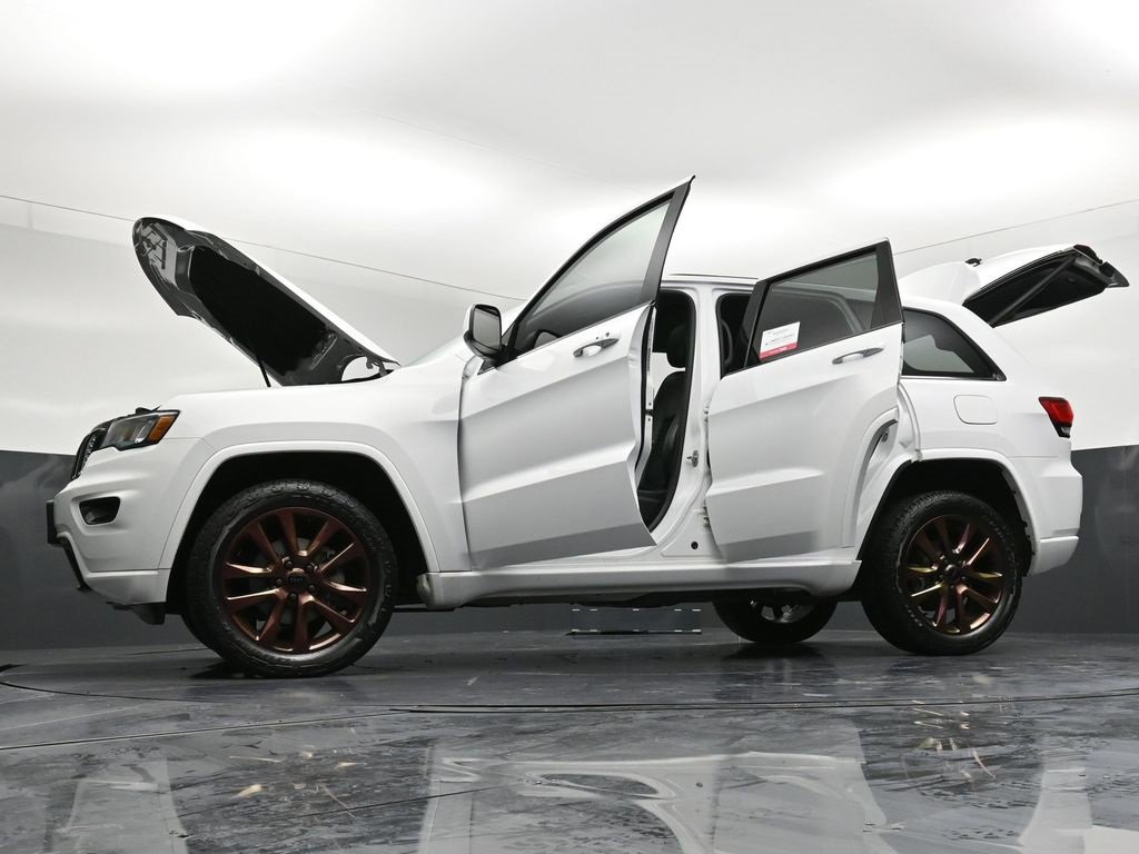 Used 2018 Jeep Grand Cherokee Altitude image 38