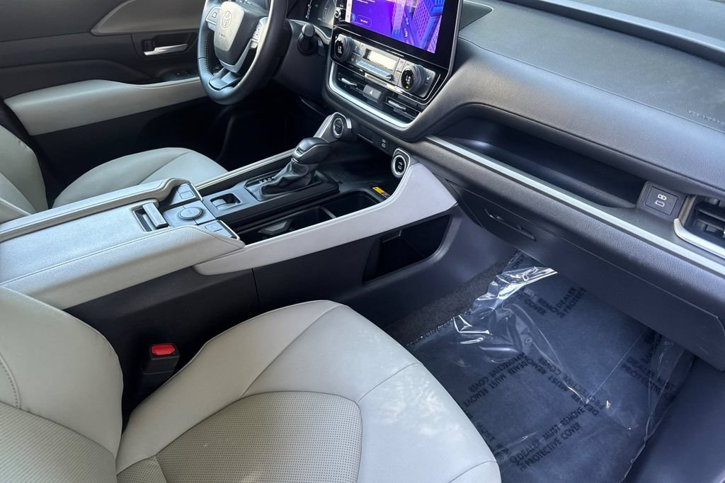 Certified 2025 Toyota Grand Highlander AWD Hybrid image 15