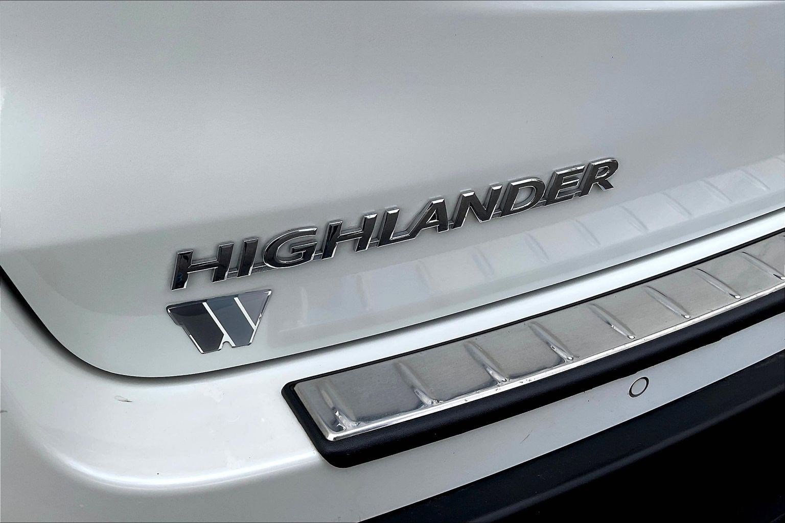 Used 2017 Toyota Highlander Limited image 25