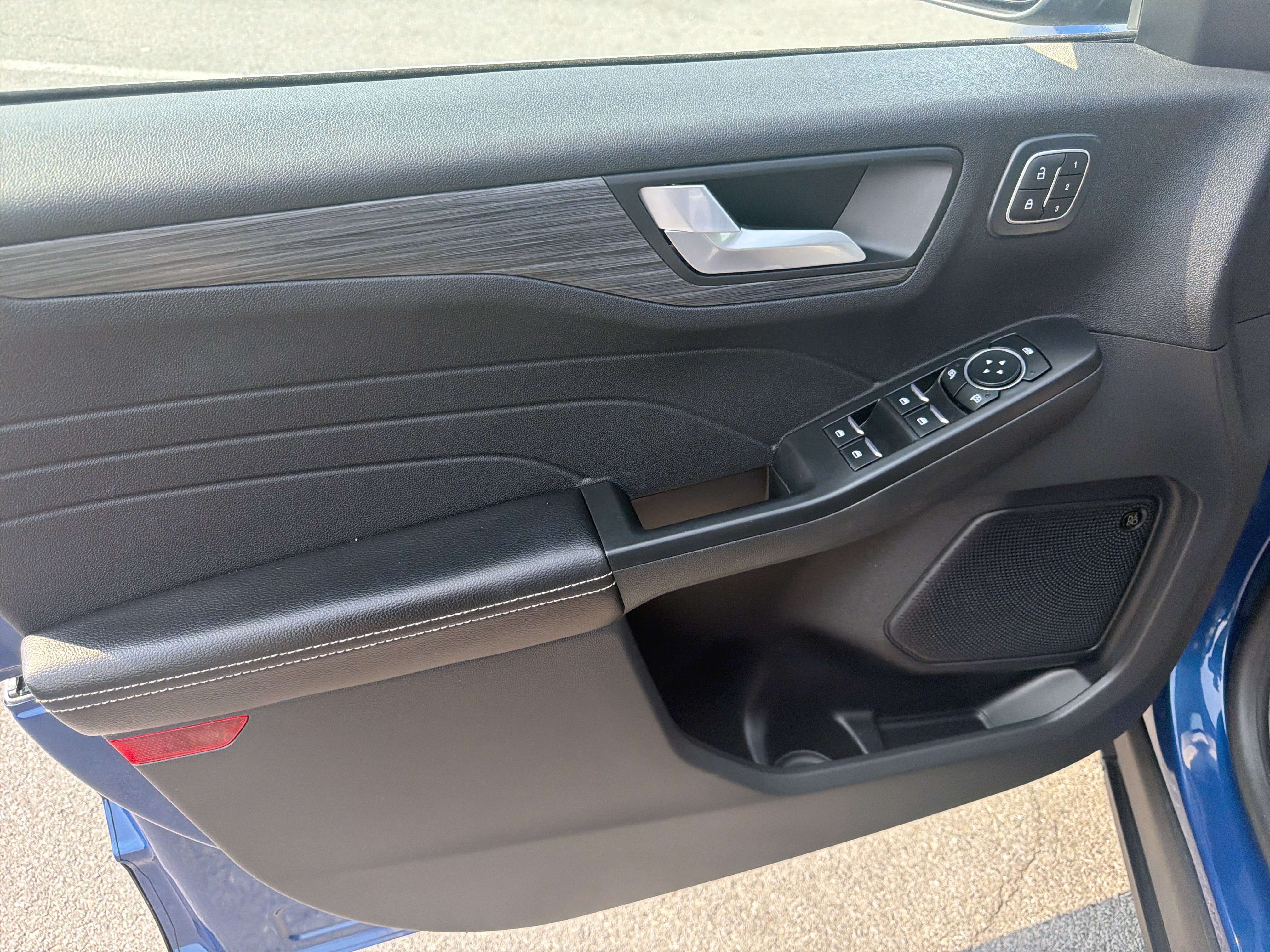 Certified 2023 Ford Escape SE w/ PHEV Premium Package FWD image 15