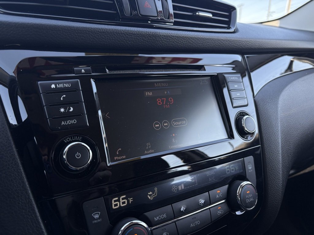 Used 2022 Nissan Rogue Sport SV image 16