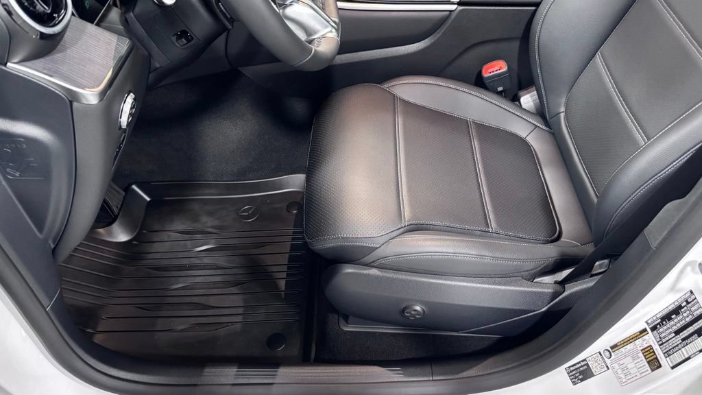 Certified 2025 Mercedes-Benz GLC 300 4MATIC image 11