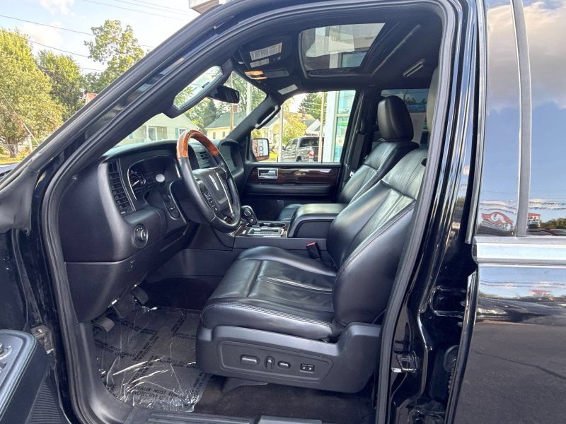 Used 2017 Lincoln Navigator L Select AWD/4WD image 11