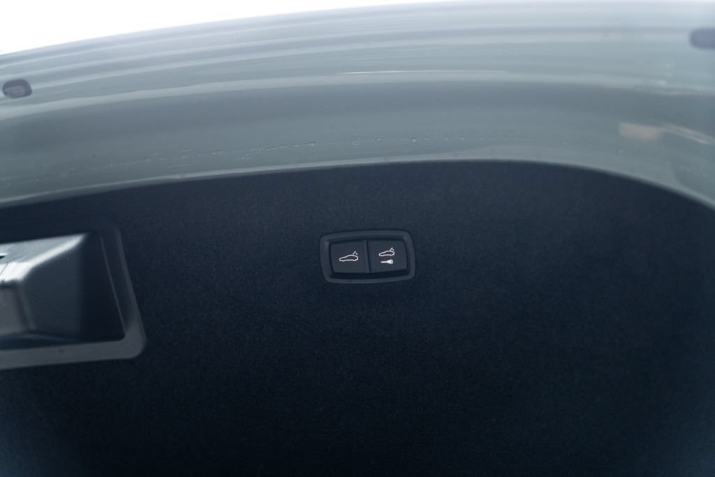 Used 2025 Porsche Taycan RWD image 39
