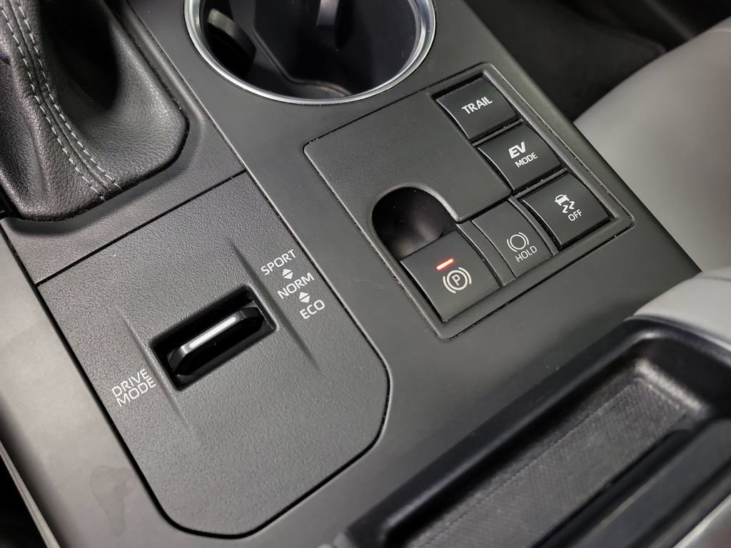 Used 2023 Toyota Highlander XLE AWD/4WD image 15