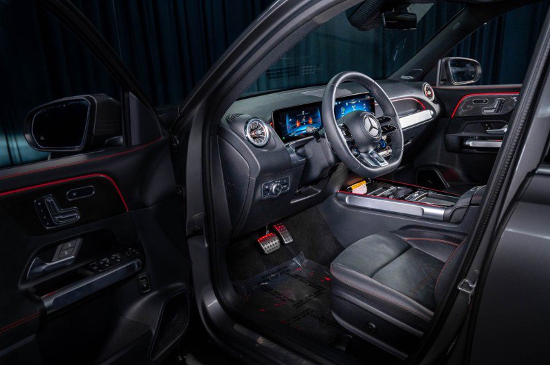 Certified 2025 Mercedes-Benz GLB 35 AMG 4MATIC image 13