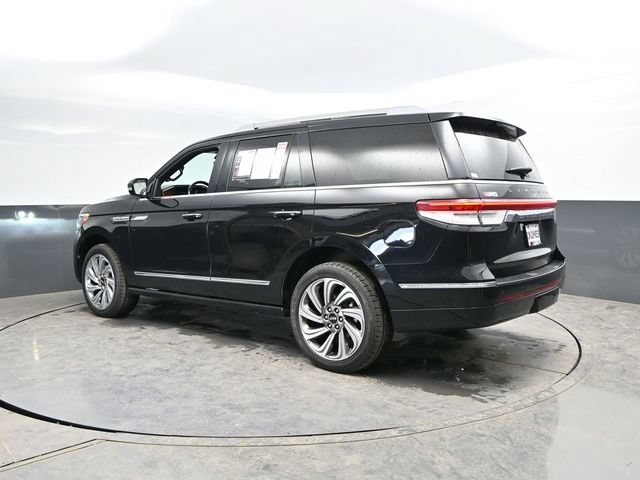 Used 2024 Lincoln Navigator Reserve AWD/4WD image 6