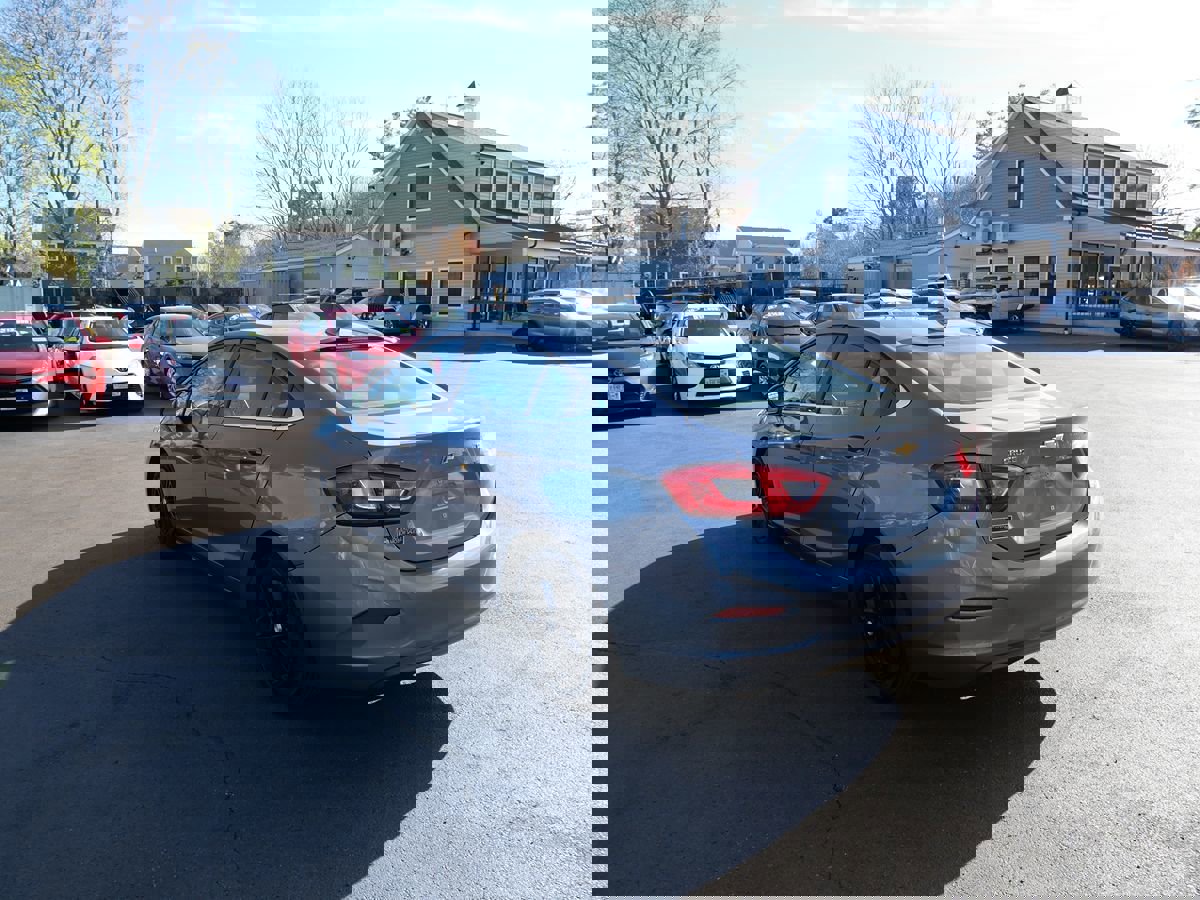 Used 2018 Chevrolet Cruze LT w/ Convenience Package FWD image 5