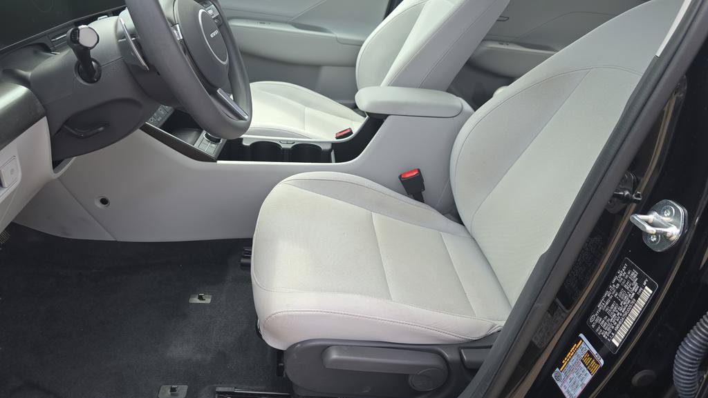 Certified 2024 Hyundai Kona SE FWD image 14