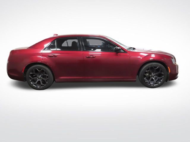 Used 2019 Chrysler 300 Touring w/ Sport Appearance Package image 7