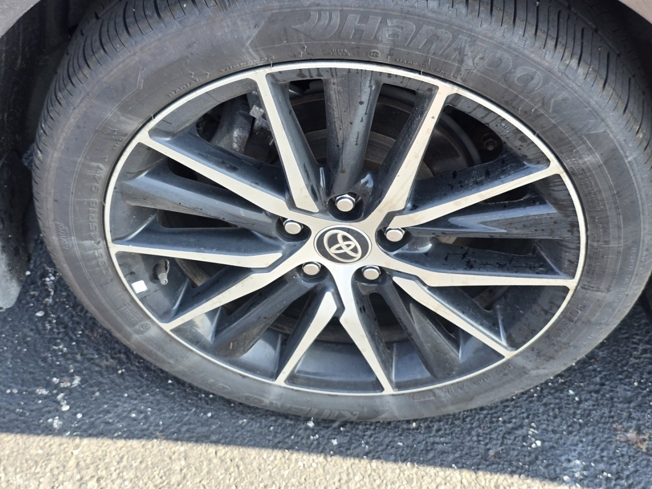Used 2024 Toyota Camry SE AWD/4WD image 10