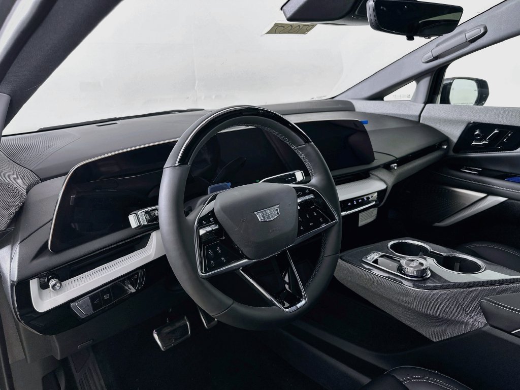 New 2027 Cadillac Optiq Luxury w/ LPO, Floor Liner Package AWD/4WD image 9
