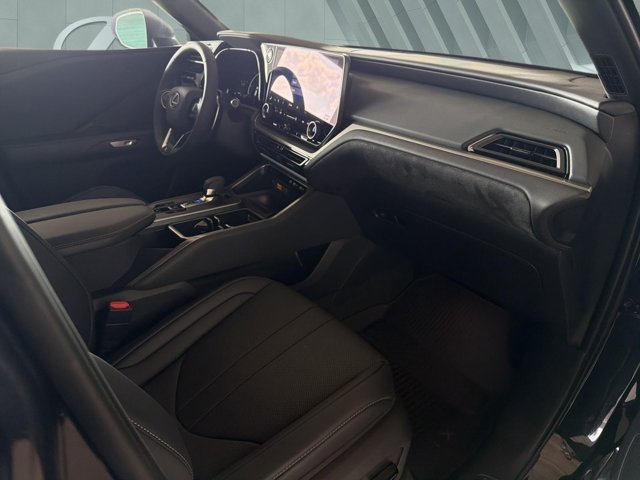 Certified 2026 Lexus TX 500h AWD w/ Technology Package image 25
