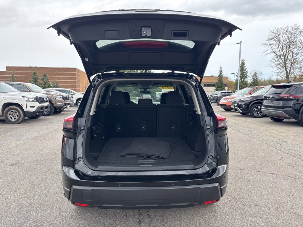 Used 2024 Nissan Rogue S AWD/4WD image 13