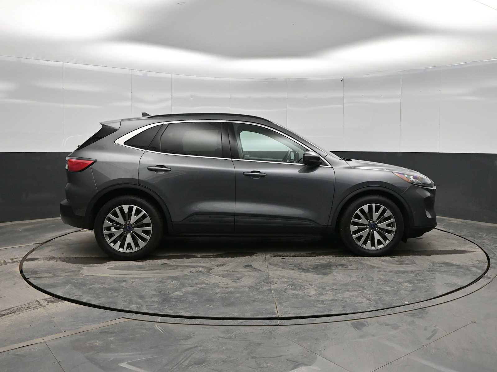 Used 2021 Ford Escape Titanium image 8