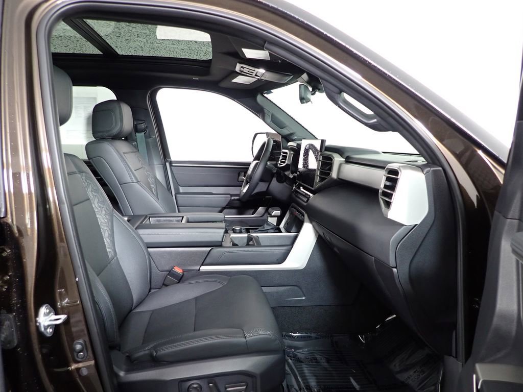 Used 2025 Toyota Tundra Limited AWD/4WD image 46