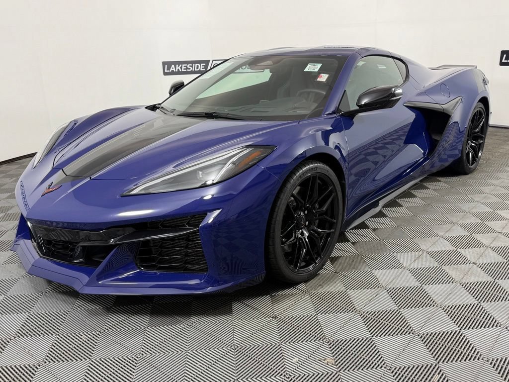 Used 2025 Chevrolet Corvette Z06 RWD image 2